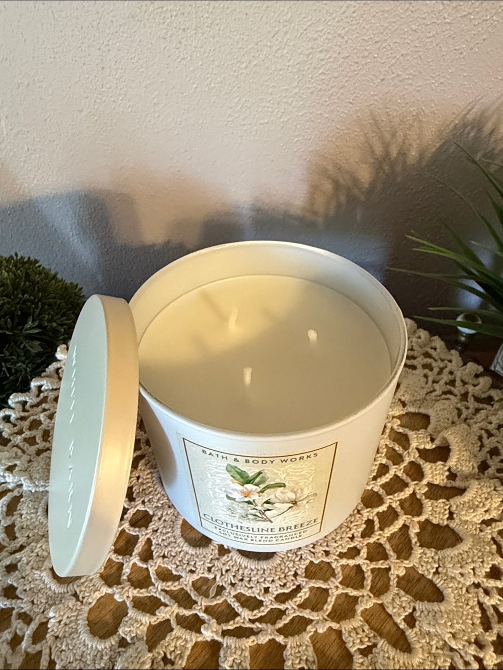 Bath & Body Works Clothesline Breeze Cream & White Candle - Picture 2 of 3
